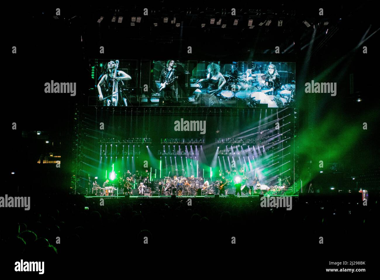 Milano Italia 30 Marzo 2022 Hans Zimmer live at Mediolanum Forum Assago for the live show user colours of Ukraine© Andrea Ripamonti / Alamy Foto Stock