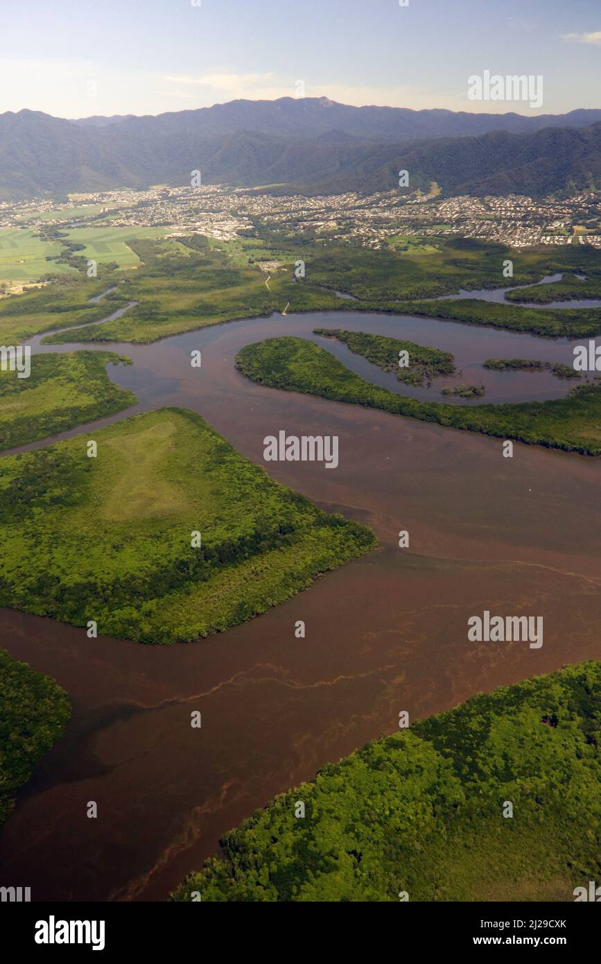 Vista aerea dell'Upper Trinity Inlet e delle mangrovie, Cairns, Queensland, Australia Foto Stock