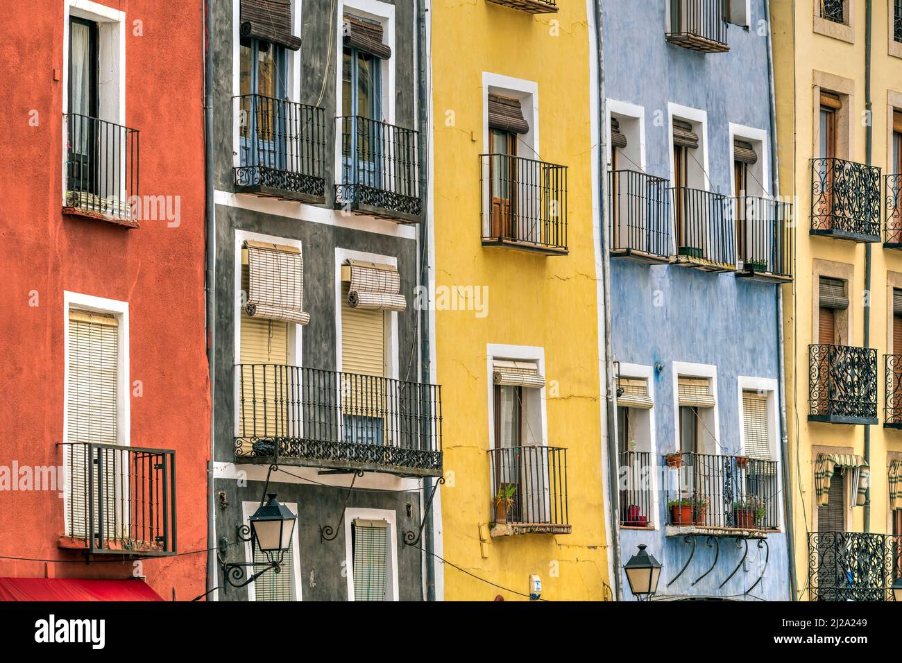 Case colorate nella città vecchia, Cuenca, Castilla-la Mancha, Spagna Foto Stock