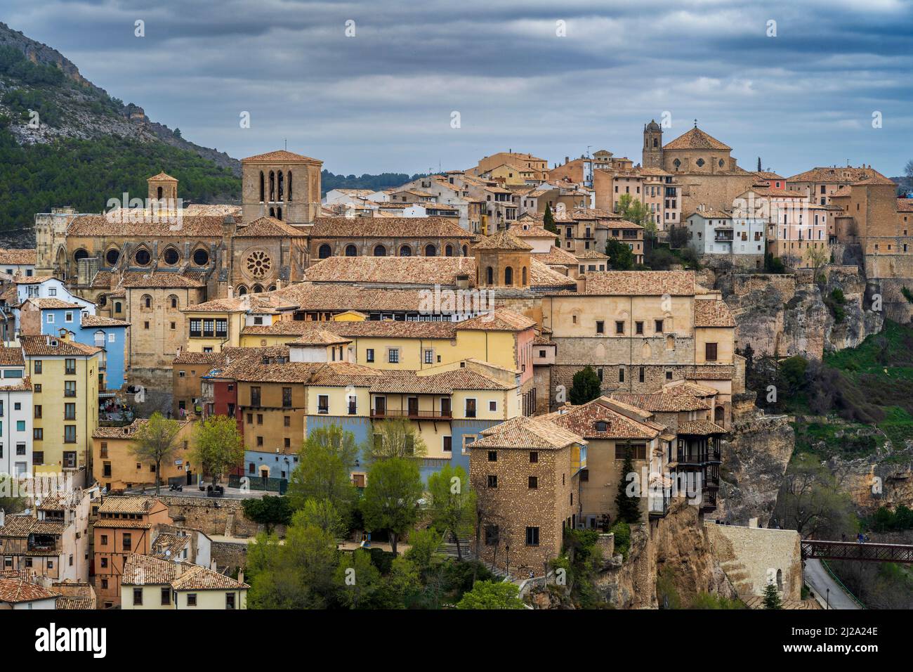 Skyline della città vecchia con Cattedrale, Cuenca, Castilla-la Mancha, Spagna Foto Stock