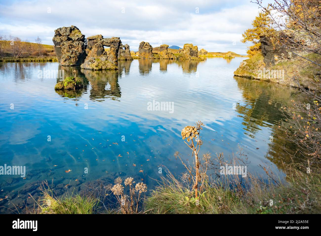Lago Myvatn in Islanda settentrionale. Tranquillo paesaggio autunnale Foto Stock