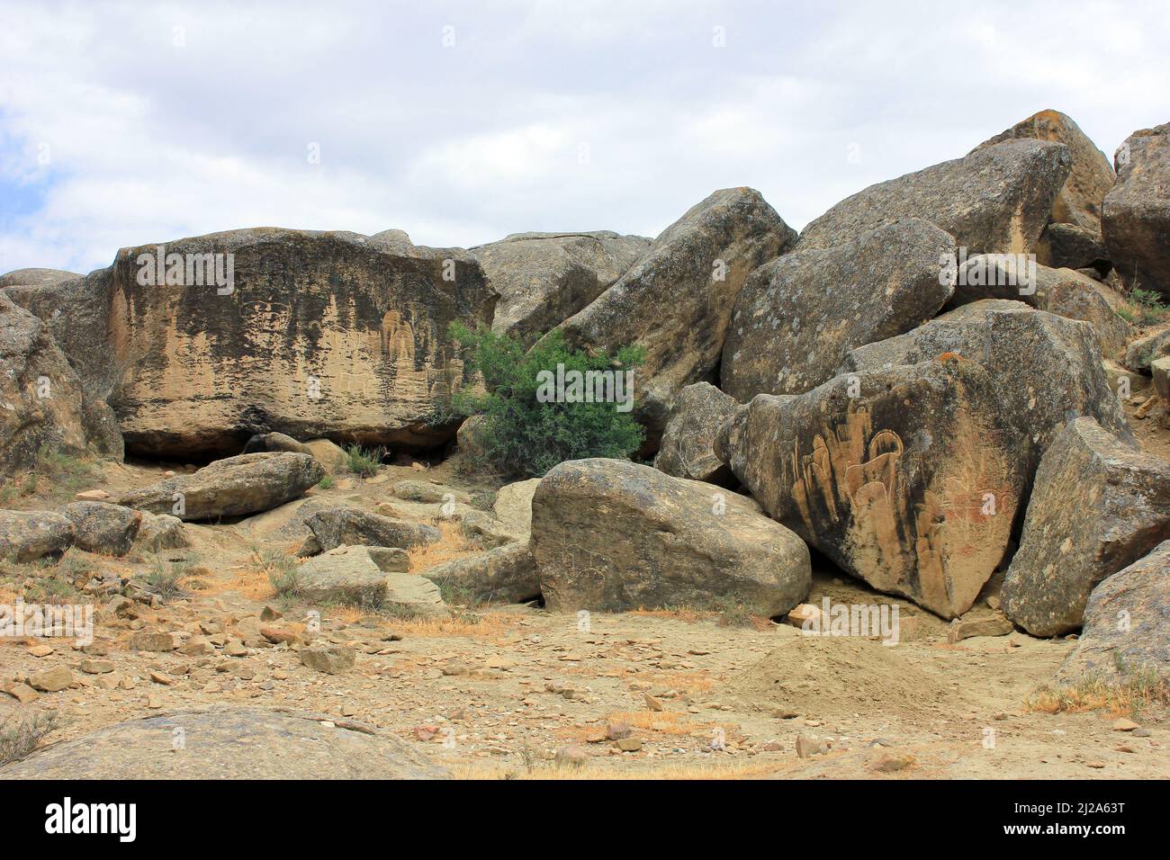Azerbaigian. 05.15.2017 antichi dipinti in pietra nella regione di Gobustan. Foto Stock