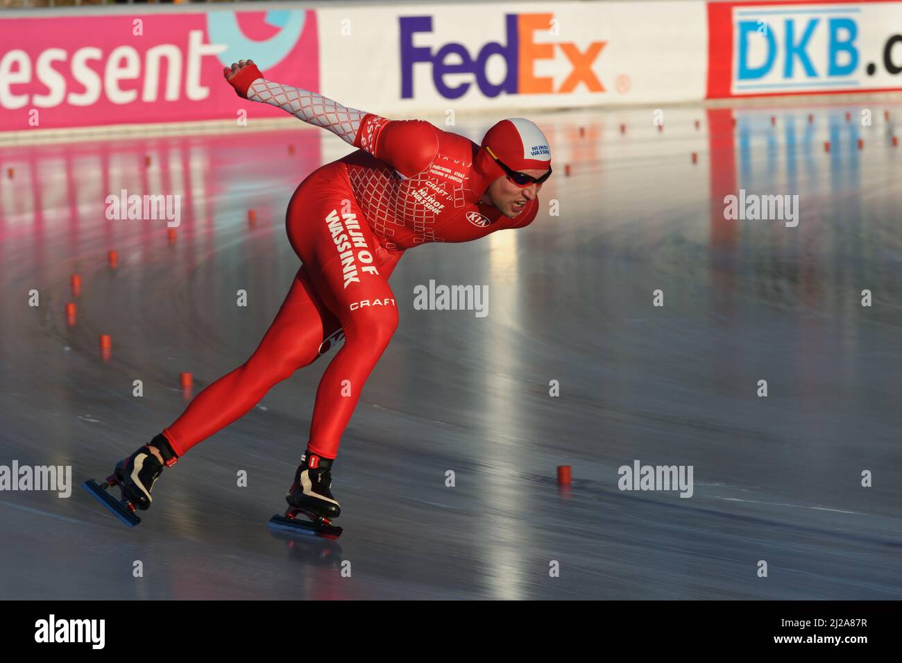 Zbigniew Bródka gareggia per la Polonia ai Campionati europei di pattinaggio di velocità Essent del 2012, pista di pattinaggio di City Park, Budapest, Ungheria Foto Stock