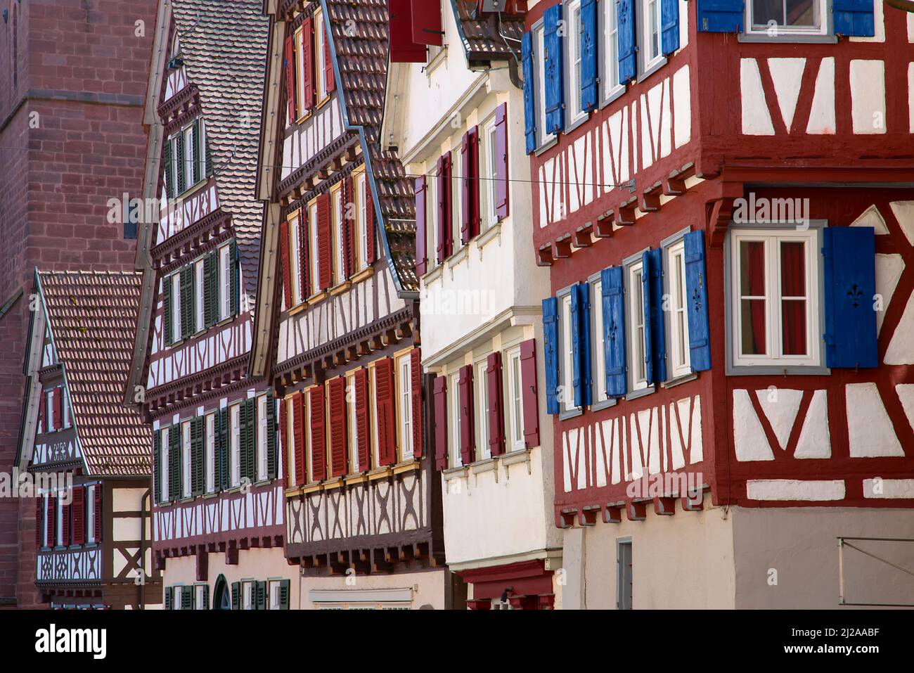 Pittoresche case a graticcio nel centro storico di Calw, mercato. Baden-Württemberg, Germania. Foto Stock