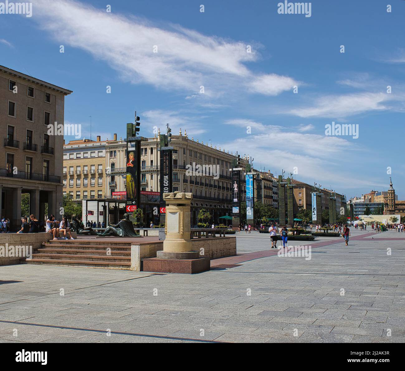 La maestosa plaza de Nuestra Señora del Pilar (piazza della Madonna del pilastro) a saragozza (Saragozza) , spagna, aragona. Foto Stock