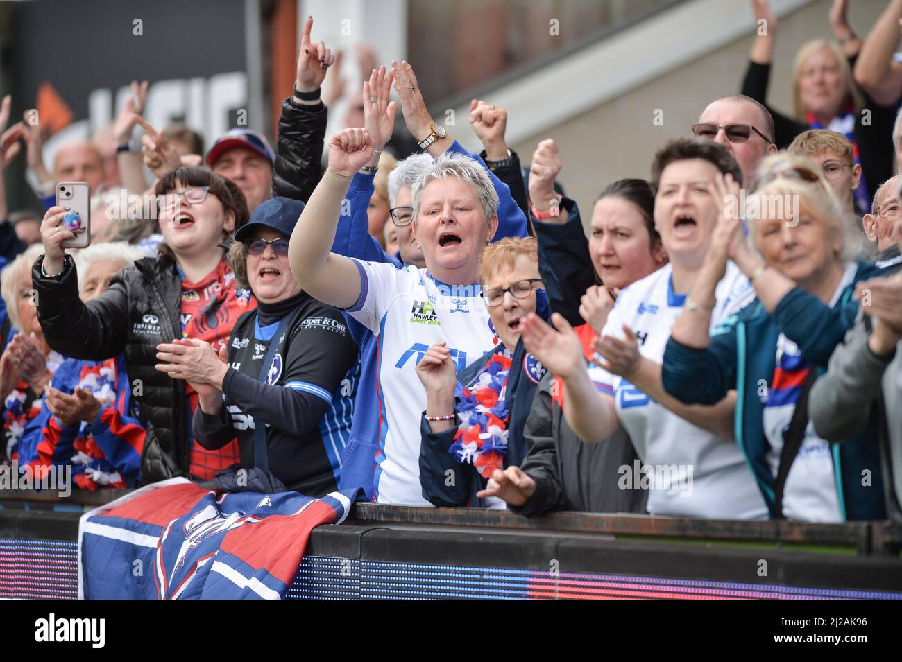 Warrington, Inghilterra - 27th Marzo 2022 - Wakefield Trinity Fans. Rugby League Betfred Challenge Cup Warrington Wolves vs Wakefield Trinity all'Halliwell Jones Stadium, Warrington, Regno Unito Dean Williams Foto Stock