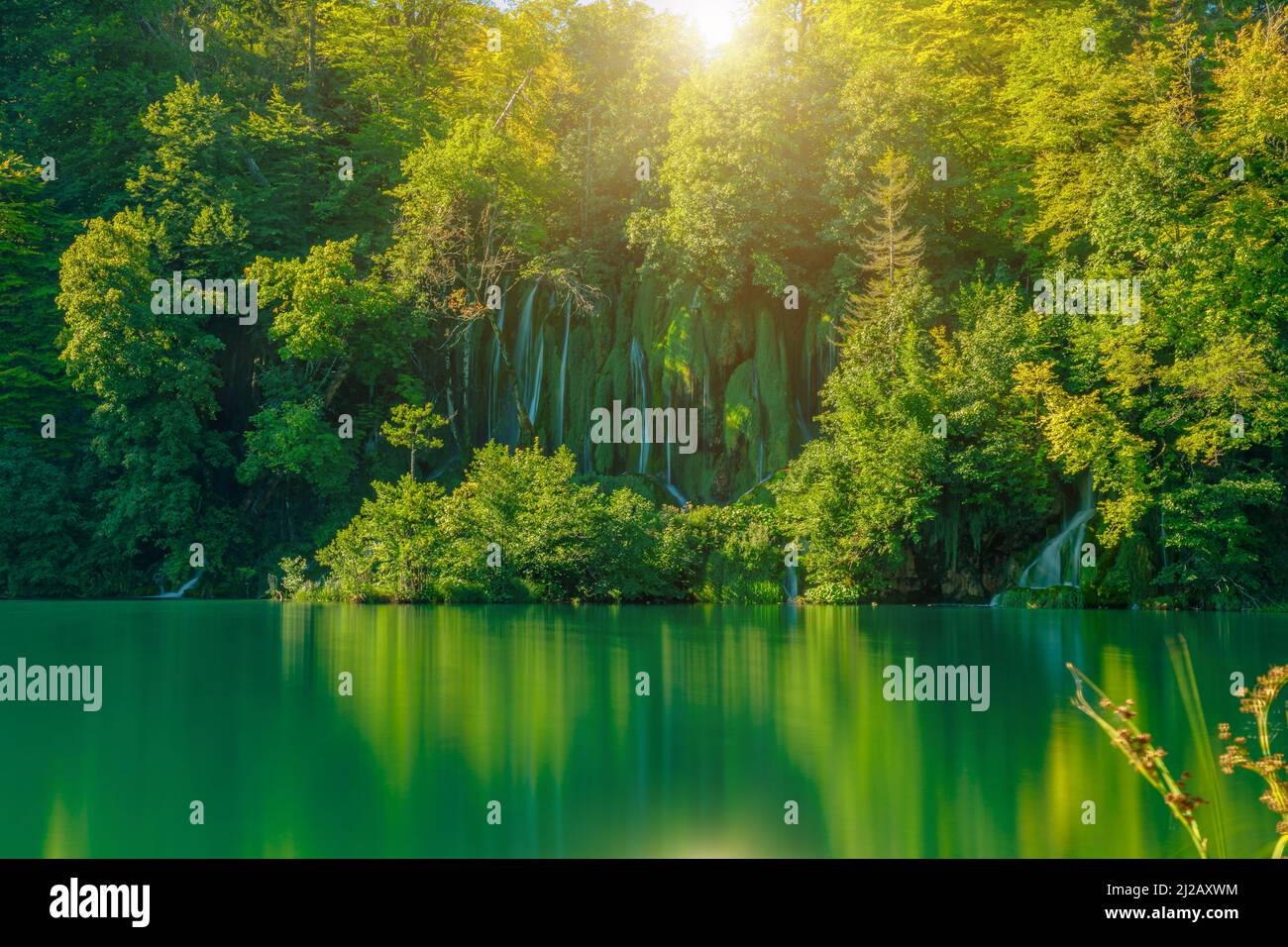 Lunga esposizione alle cascate del lago Proscansko o Proscansko Jezero. Al Parco Nazionale dei Laghi di Plitvice in Croazia. Parco naturale con laghi e. Foto Stock