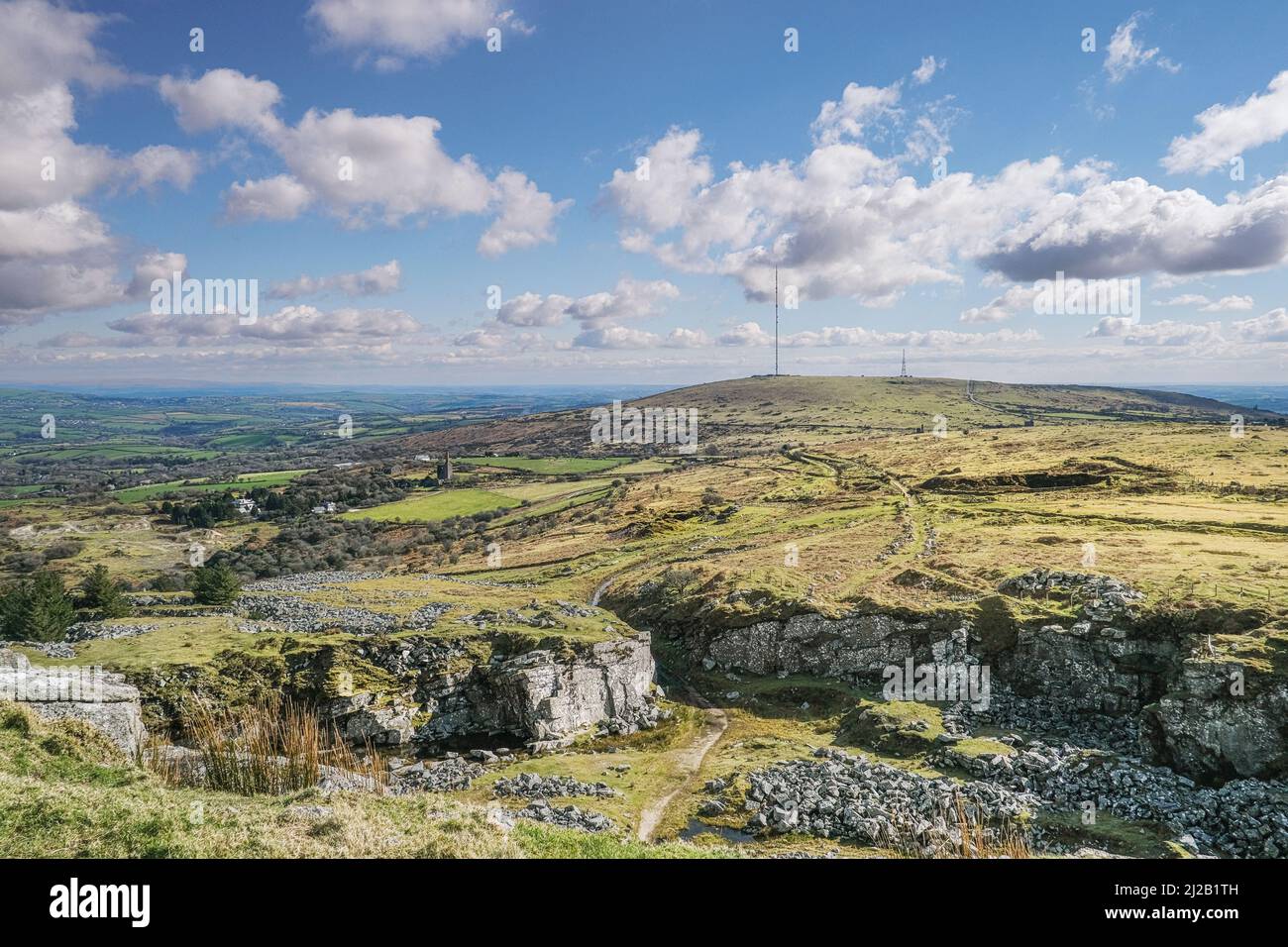 Una vista spettacolare dalla cima di Stowes Hill fino a Caradon Hill sull'aspro Bodmin Moor in Cornovaglia. Foto Stock