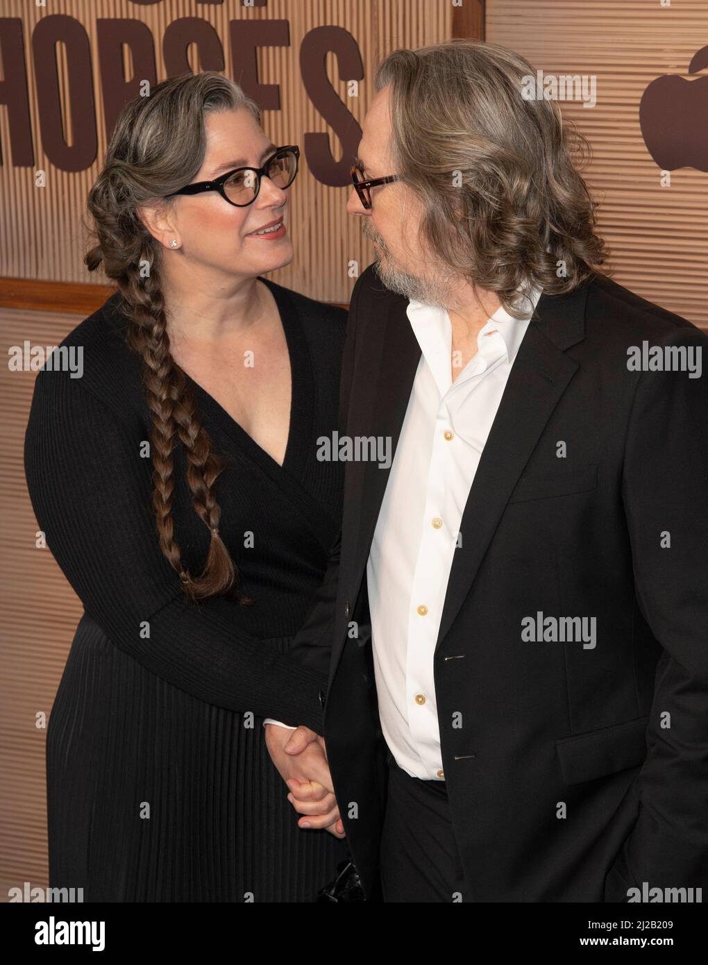 Gisele Schmidt e Gary Oldman presento la prima britannica “Slow Horses” al Regent Street Cinema il 30 marzo 2022 a Londra, Inghilterra Foto Stock