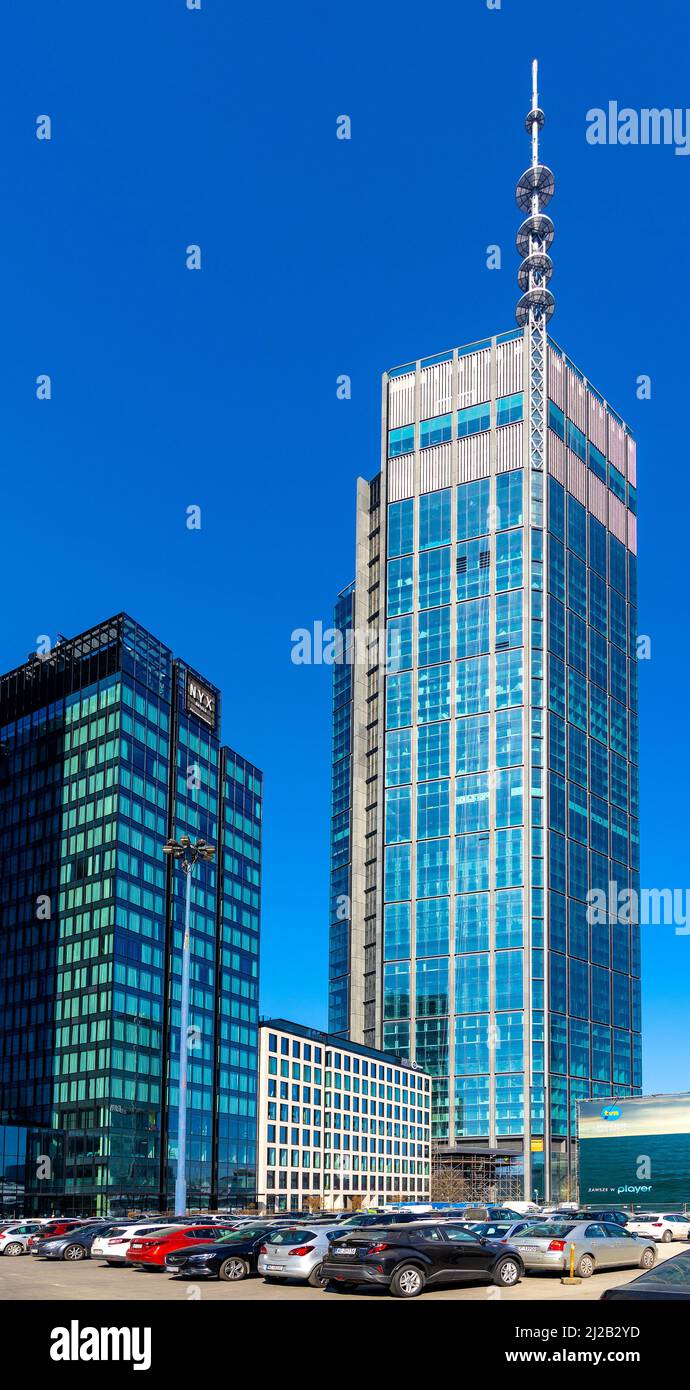 Varsavia, Polonia - 18 marzo 2022: Vasso Place Tower by HB Reavis Office and hotel Complex at Chmielna Street in Srodmiescie business District of Warsaw Foto Stock