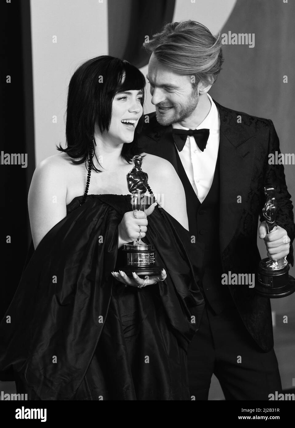 27th marzo 2022, Los Angeles, USA. Billie Eilish e Finneas o'Connell partecipano al Vanity Fair Oscar Party 2022, Wallenis Annenberg Center for the PE Foto Stock