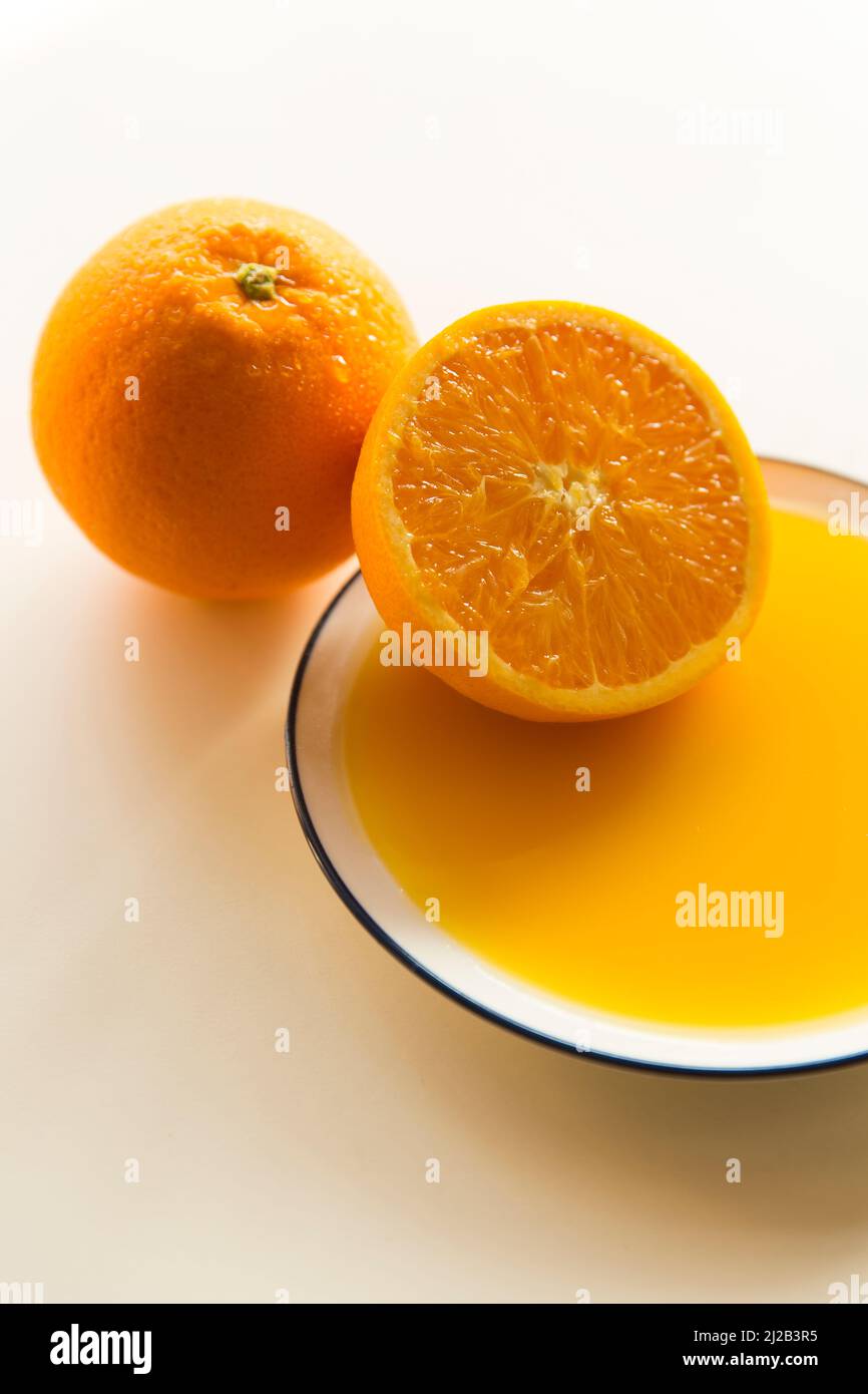 Arancione e il succo di arancia Foto Stock