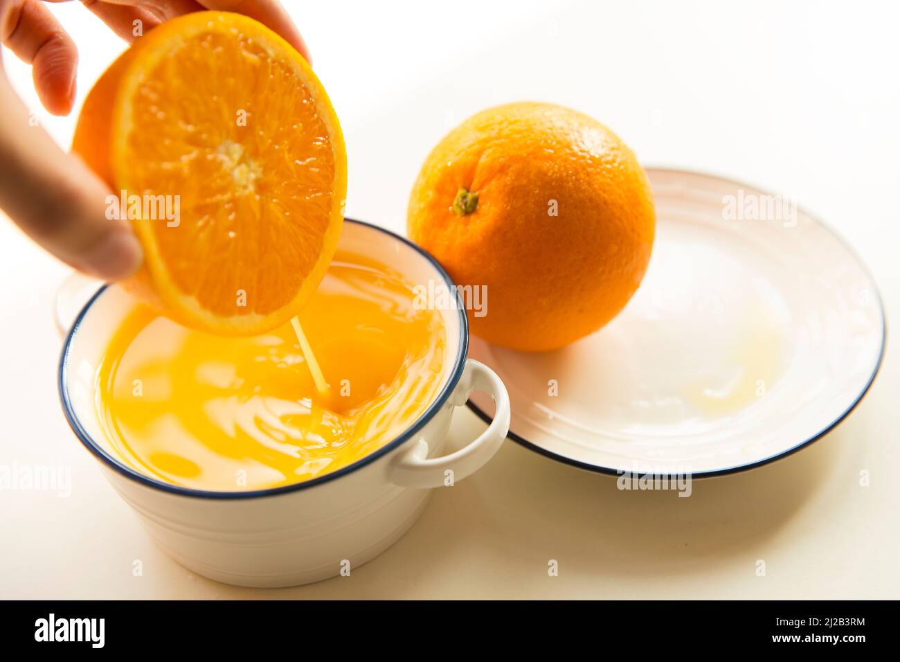 Fotografia creativa, succo d'arancia e d'arancia Foto Stock