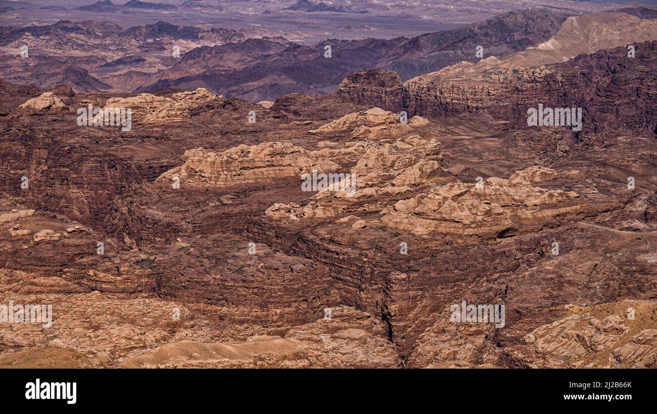 Bellissimo paesaggio montano del deserto, Wadi Musa, Petra, Giordania. Foto Stock