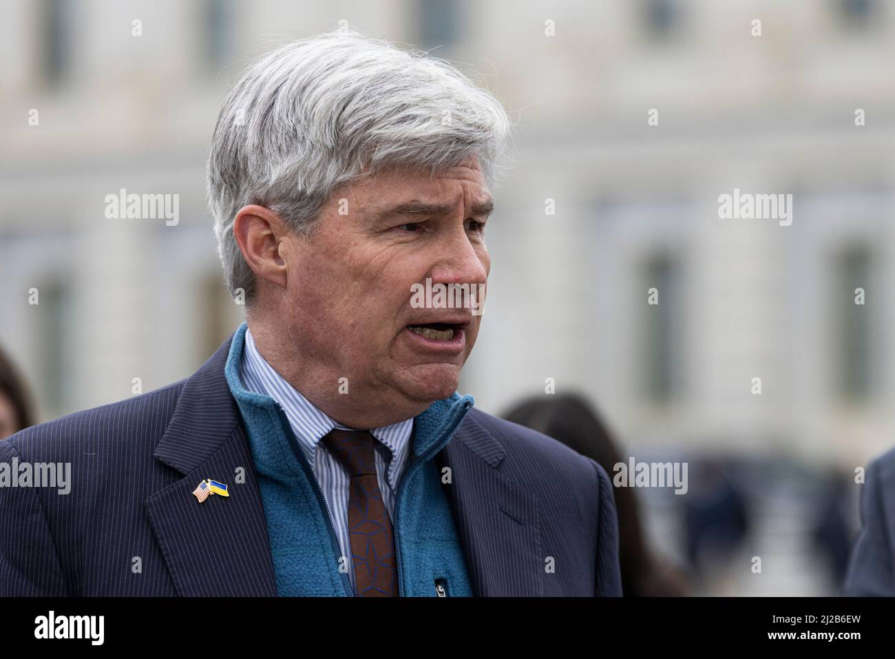 Washington, Stati Uniti d'America. 30th Mar 2022. Il senatore degli Stati Uniti Sheldon Whitehouse (democratico di Rhode Island), parla ad una conferenza stampa che sollecita l'adozione di una tassa di vento di petrolio il 30 marzo 2022 a Washington D.C, U.SCredit: Aaron Schwartz/CNP/Sipa USA Credit: Sipa USA/Alamy Live News Foto Stock