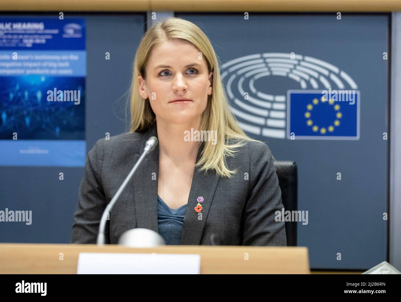 Belgio, Bruxelles, 8 novembre 2021: Frances Haugen, ingegnere americano dei dati e whistleblower che ha rivelato decine di migliaia di interni di Facebook d Foto Stock