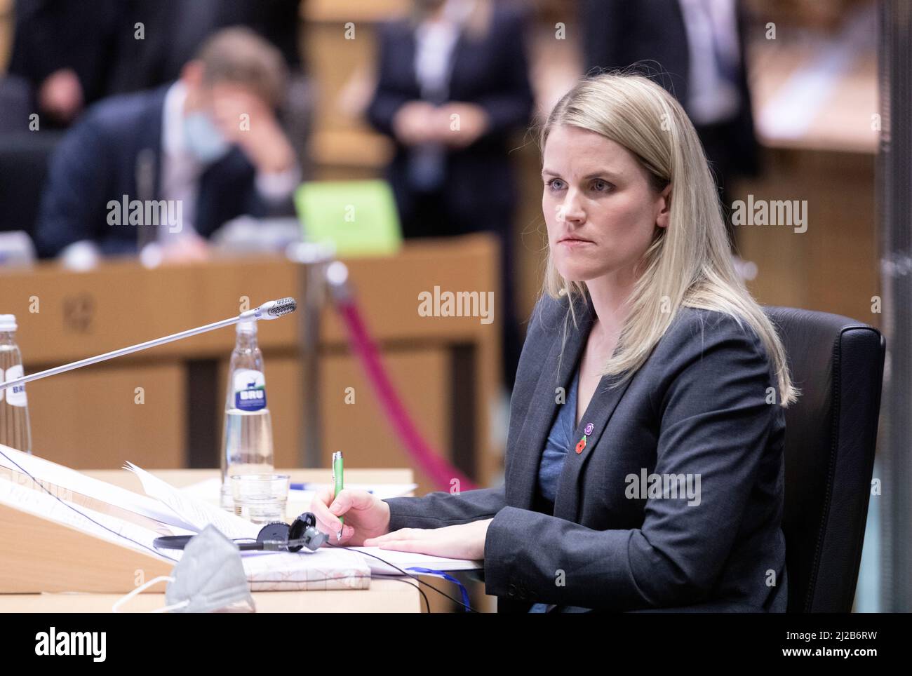 Belgio, Bruxelles, 8 novembre 2021: Frances Haugen, ingegnere americano dei dati e whistleblower che ha rivelato decine di migliaia di interni di Facebook d Foto Stock