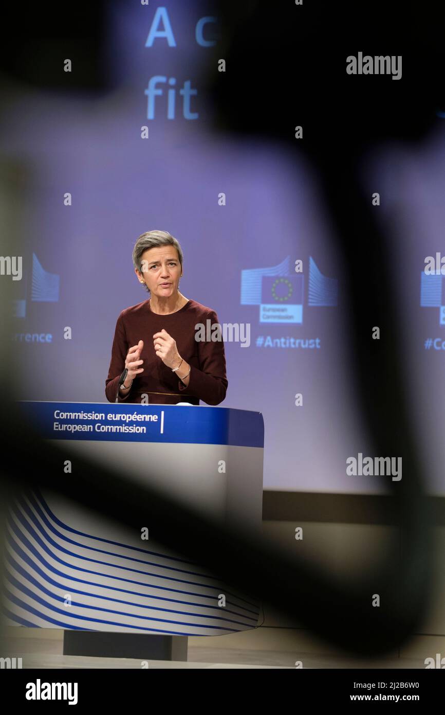 Belgio, Bruxelles, 18 novembre 2021: Il commissario europeo Margethe Vestager ha tenuto una conferenza stampa sulla sua revisione della politica di concorrenza Foto Stock