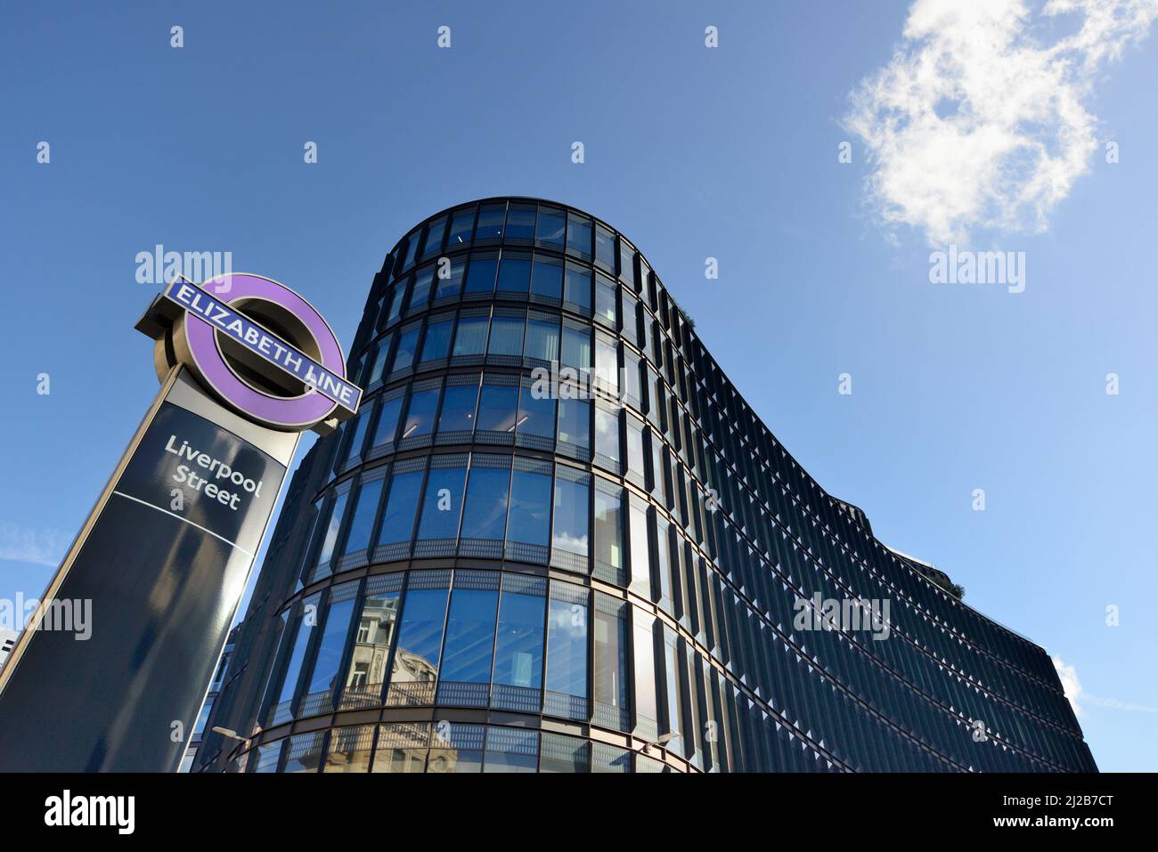 100 Liverpool Street e la metropolitana della linea Elizabeth, Broadgate Centre, City of London, Regno Unito Foto Stock