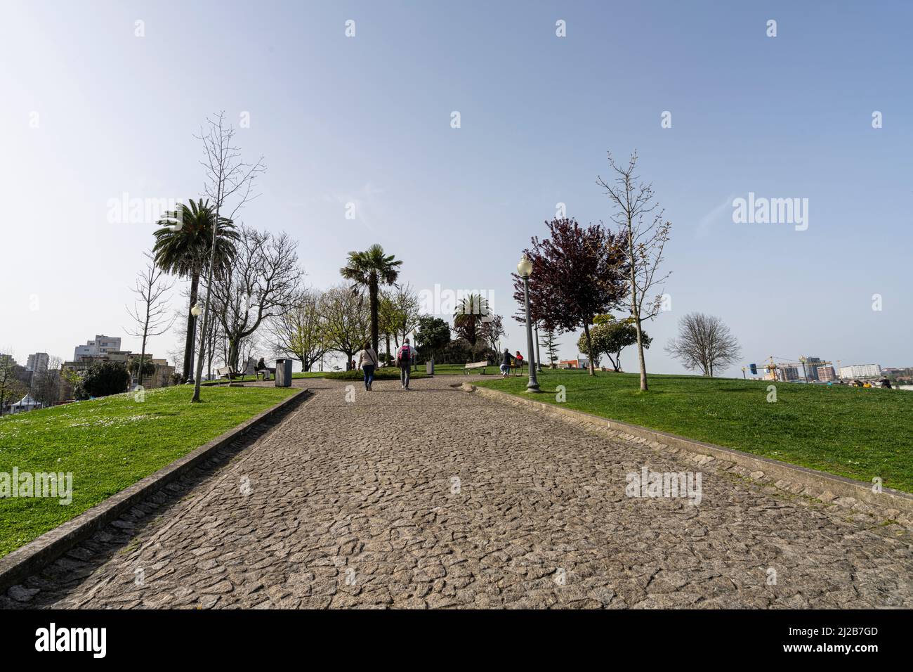 Porto, Portogallo. Marzo 2022. Vista panoramica del parco Jardim do Morro nel centro della città Foto Stock