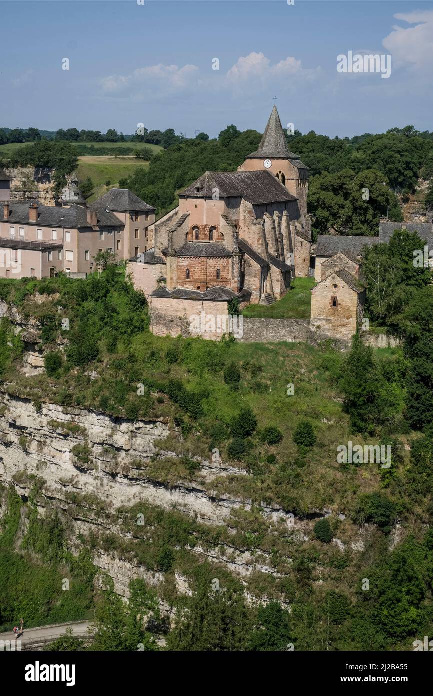 Bozouls (sud della Francia): Panoramica del canyon e della Chiesa di Sainte-Fauste, edificio registrato come National Historic Landmark (francese 'Mono Foto Stock