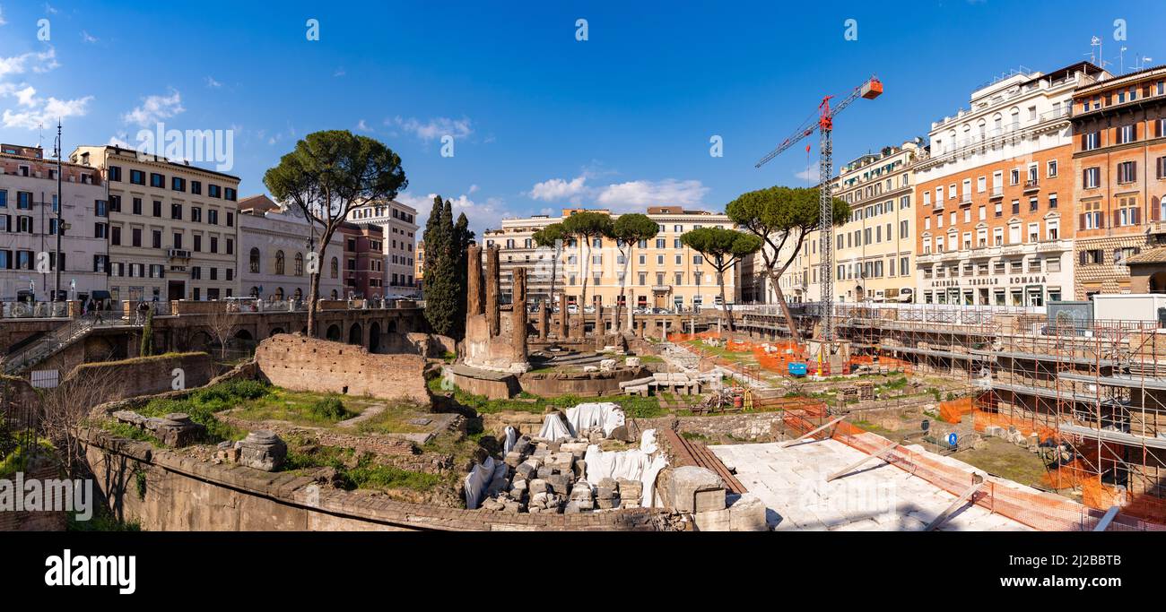 Una foto del complesso di rovine di Largo di Torre Argentina. Foto Stock