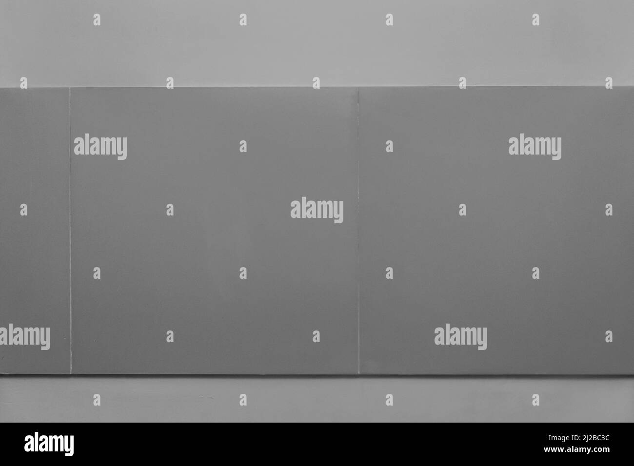 Esempio della parete grigia vuota dell'interno astratto moderno disegno bianco del bagno o della stanza da bagno. Foto Stock