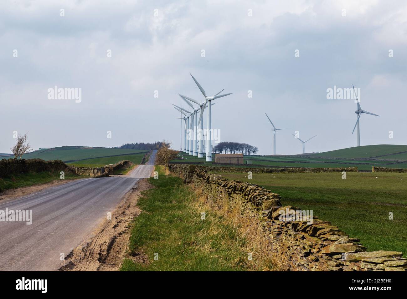 Turbine eoliche dello Yorkshire che generano energia elettrica verde. Global ecology.Clean concetto di energia salvare il mondo. Foto di alta qualità Foto Stock