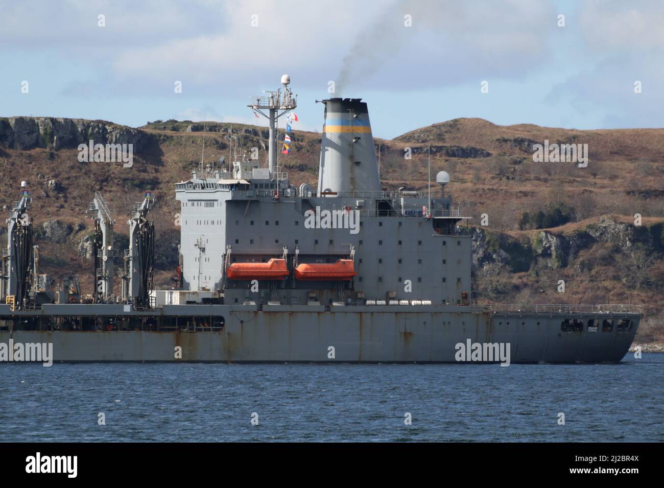 USNS Patuxent (T-AO-201), un lubrificatore di rifornimento di classe Henry J. Kaiser, operato dalla Marina degli Stati Uniti, passando Hunterston in Ayrshire poco dopo la partenza del terminal di Clydeport (Peel Ports) sul Firth di Clyde. Foto Stock