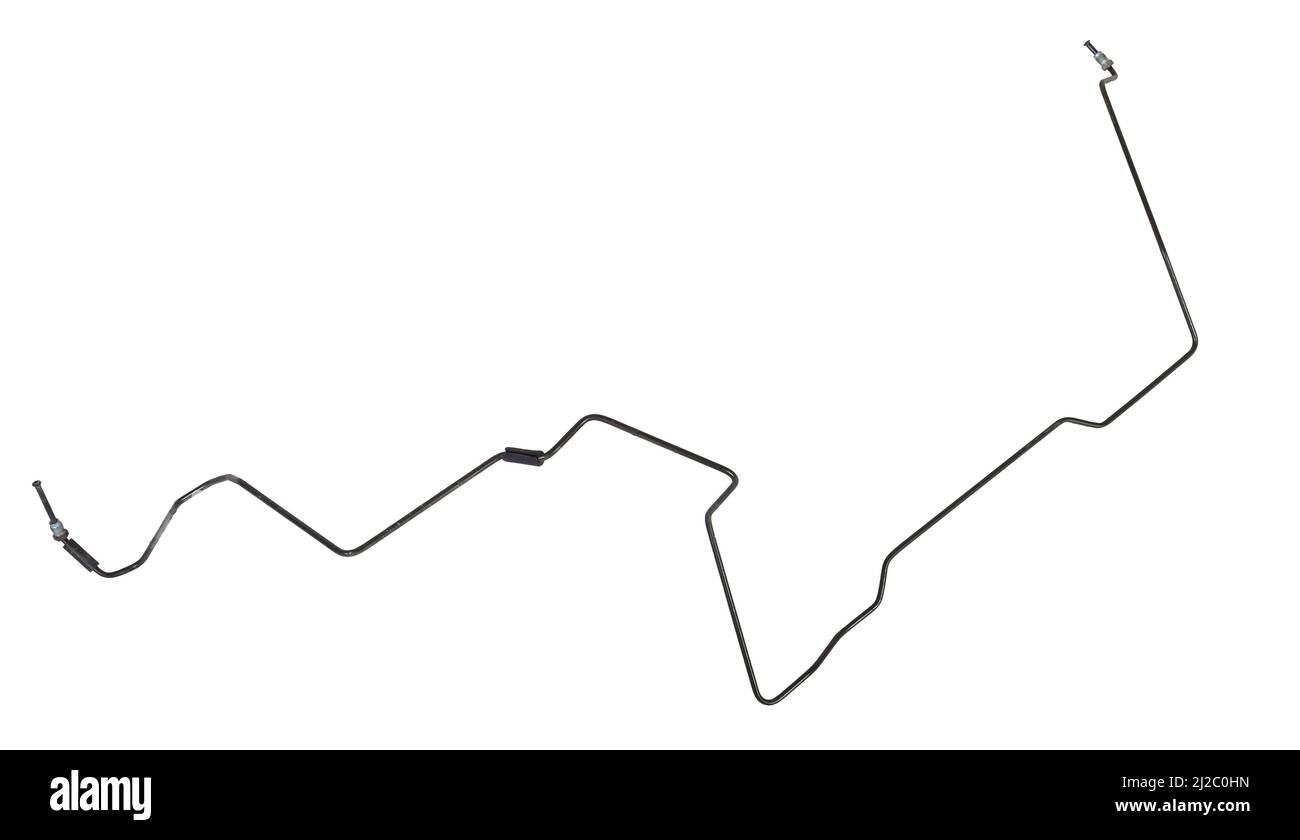 Un tubo dei freni in metallo fa parte dell'impianto frenante del veicolo, che fornisce il liquido dei freni sotto pressione ai cilindri dei freni di servizio o alle pinze delle ruote Foto Stock