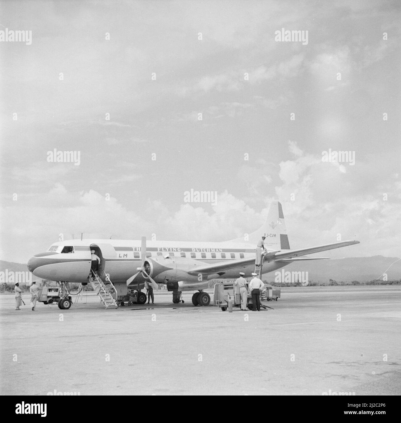 Convair 340 del KLM all'aeroporto di Piarco del Porto di Spagna su Trinidad ca. Ottobre 1, 1955 Foto Stock