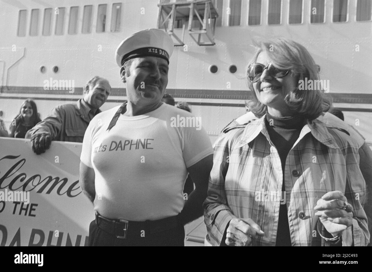 L'attrice Rita Hayworth parte con la nave da crociera greca Daphne da Amsterdam circa il 12 giugno 1976 Foto Stock