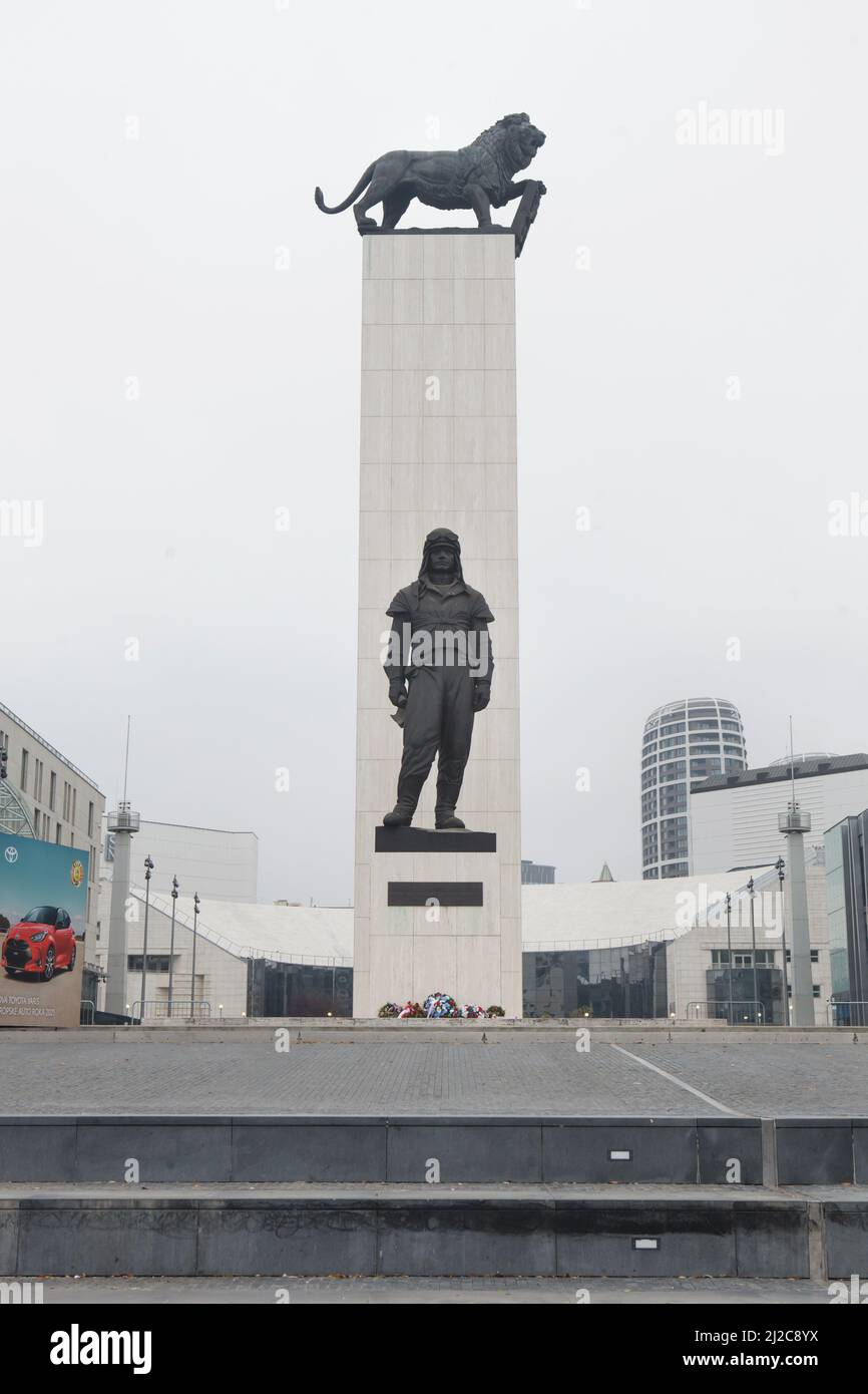 Memoriale al generale cecoslovacco Milano Rastislav Štefánik progettato dallo scultore ceco Bohumil Kafka (1939) e presentato nel maggio 2009 a Bratislava, Slovacchia. Foto Stock