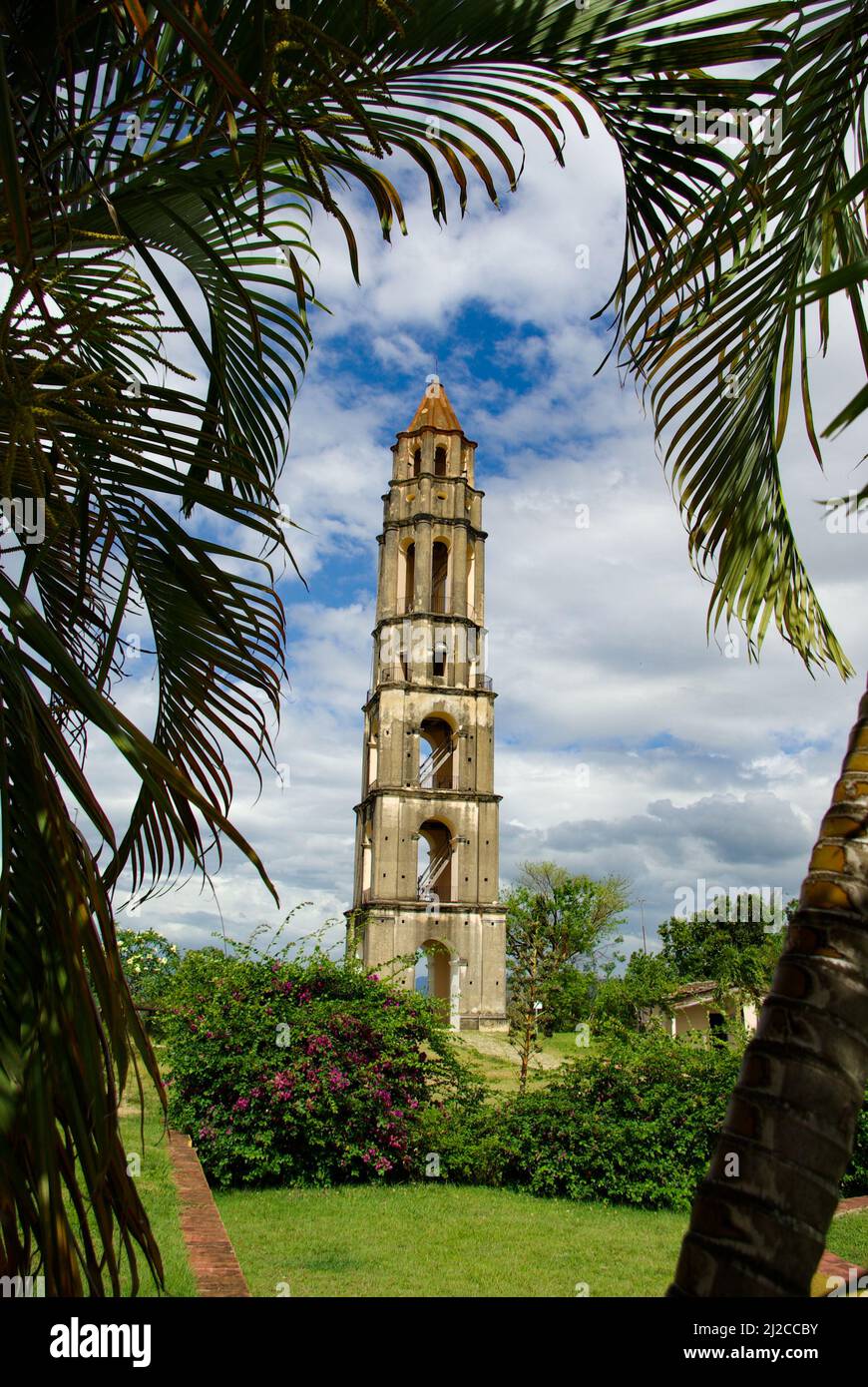 Macana Iznaga schiava torre immersa nella storia sulla strada per Trinidad, valle dei nativi, Cuba Foto Stock