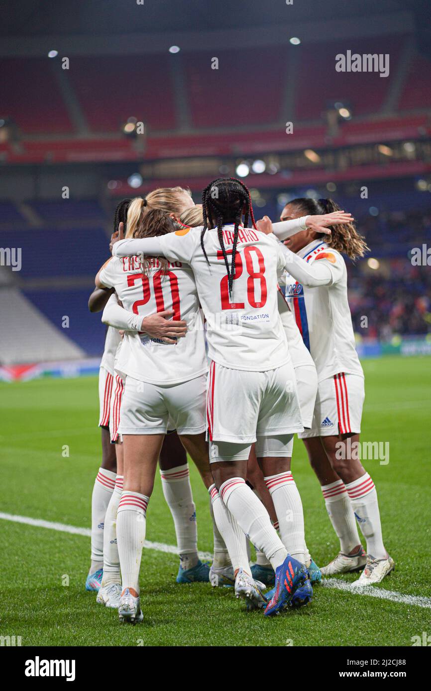 I giocatori di Olympique Lyonnais festeggiano durante il quarto finale della seconda tappa della UEFA Womens Champions League tra Olympique Lyonnais e Juventus al Groupama Stadium di Lione, Francia. Lyubomir Domozetski/SPP Foto Stock