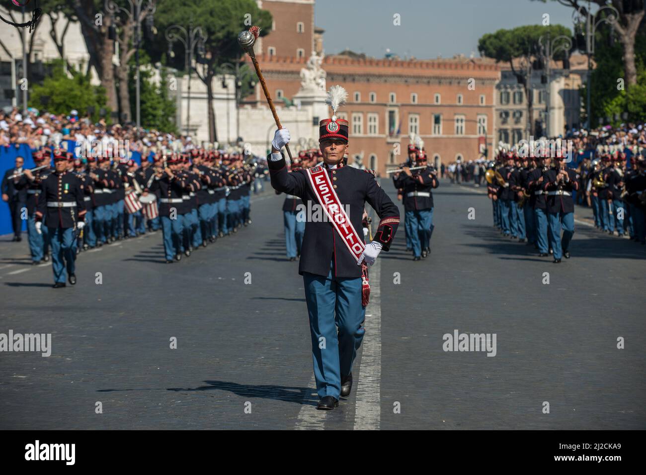 Roma, Italia 02/06/2015: banda musicale dell'esercito, parata per la festa della Repubblica - Parata a fori Imperiali il 2 giugno 2015, nell'ambito delle cerimonie della Giornata della Repubblica Italiana. ©Andrea Sabbadini Foto Stock