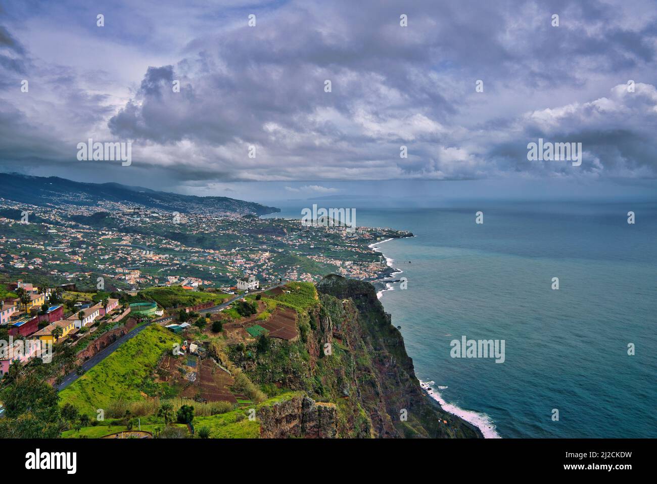Isola di Madeira, Portogallo. Paesaggio Cabo Girao, oceano Atlantico, scogliera di mare Foto Stock