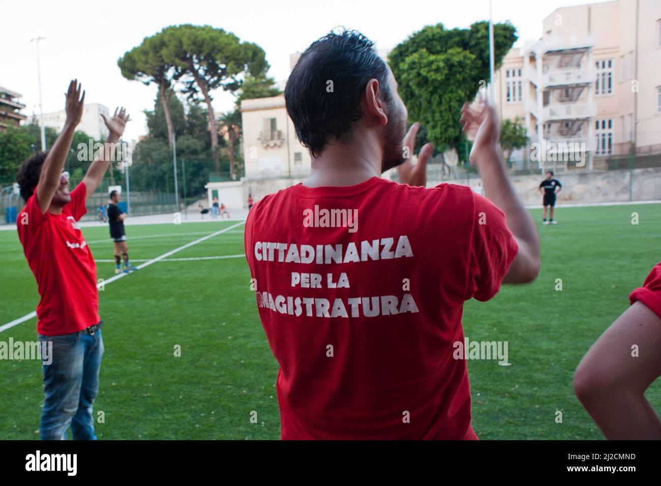 Palermo, Italia 17/07/2012: Ventesimo anniversario dei massacri del '92. Partita di calcio tra la squadra dei magistrati e quella del movimento rosso agende, campi sportivi Gonzaga. ©Andrea Sabbadini Foto Stock