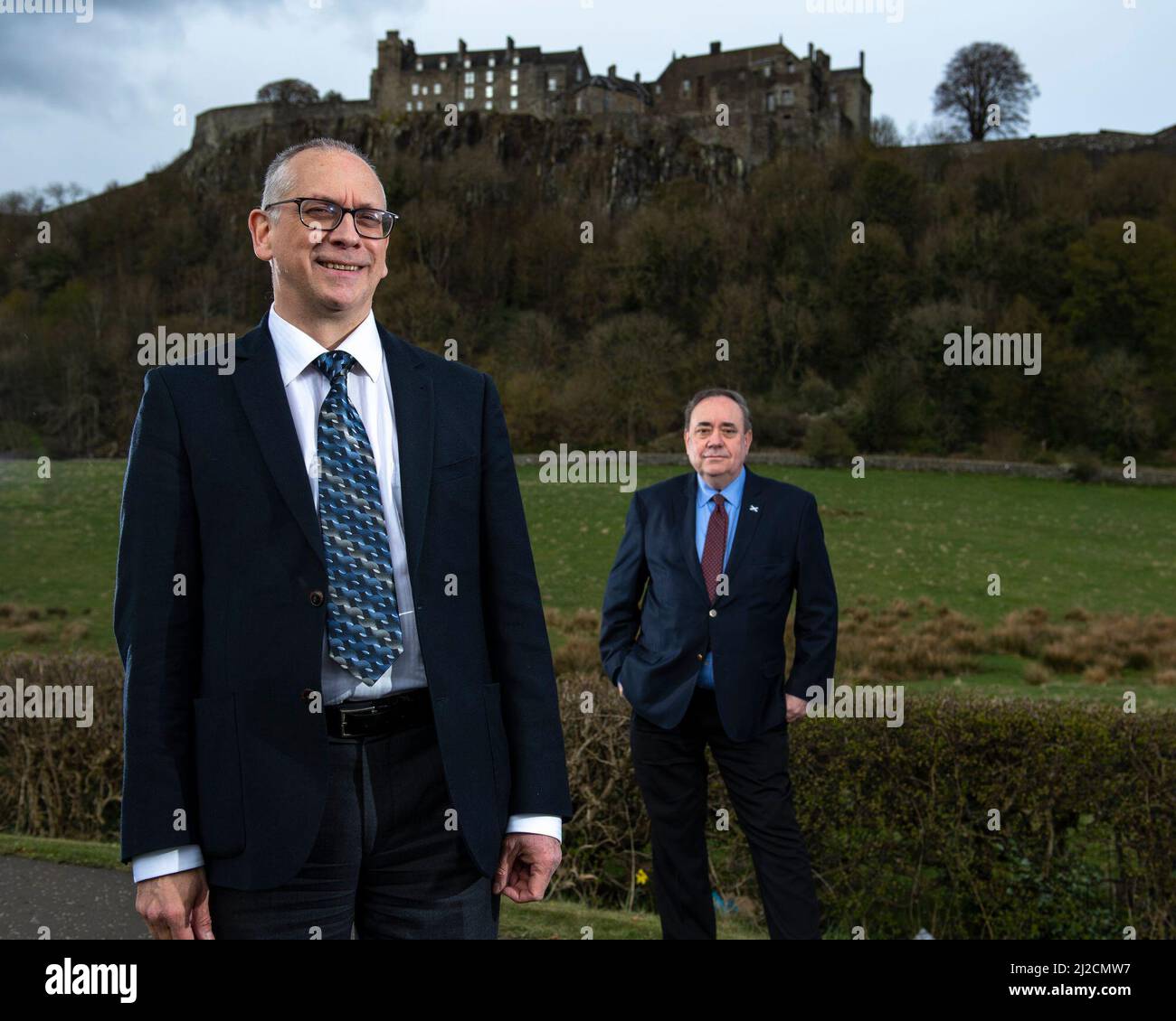 Stirling, Scozia, Regno Unito. 13 aprile 2021. NELLA FOTO: (L-R) Jim Eadie; Rt Hon Alex Salmond - Alba Party leader. Alba Party leader, Rt Hon Alex Salmond svela i suoi candidati per la Mid Scotland e la regione di Fife. Credit: Colin Fisher/Alamy Live News Foto Stock