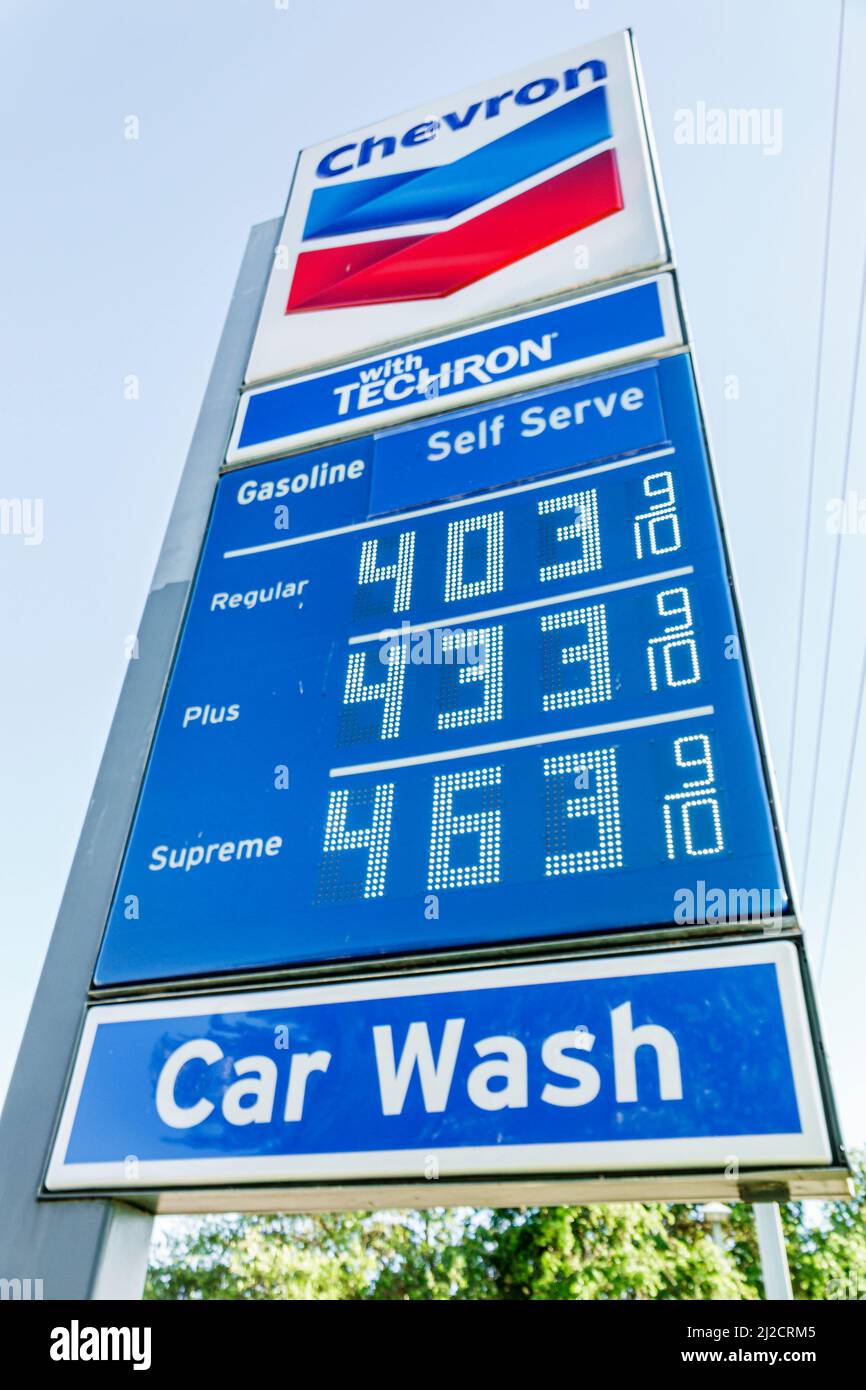 Miami Florida Chevron benzina benzina benzina segno prezzi regolare più supremo auto lavaggio self-service Foto Stock