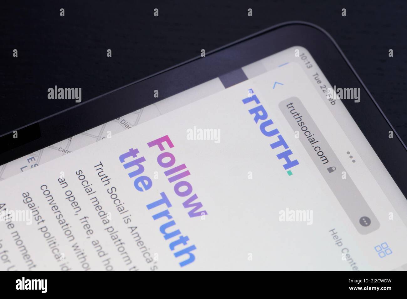 New york, Stati Uniti d'America - Febbraio 22 2022: Verità sociale di politica rete sullo schermo tablet primo piano Foto Stock