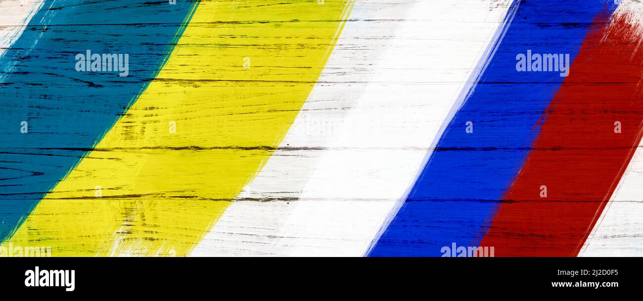 Il concetto della bandiera Ucraina su sfondo bianco di legno. Foto Stock