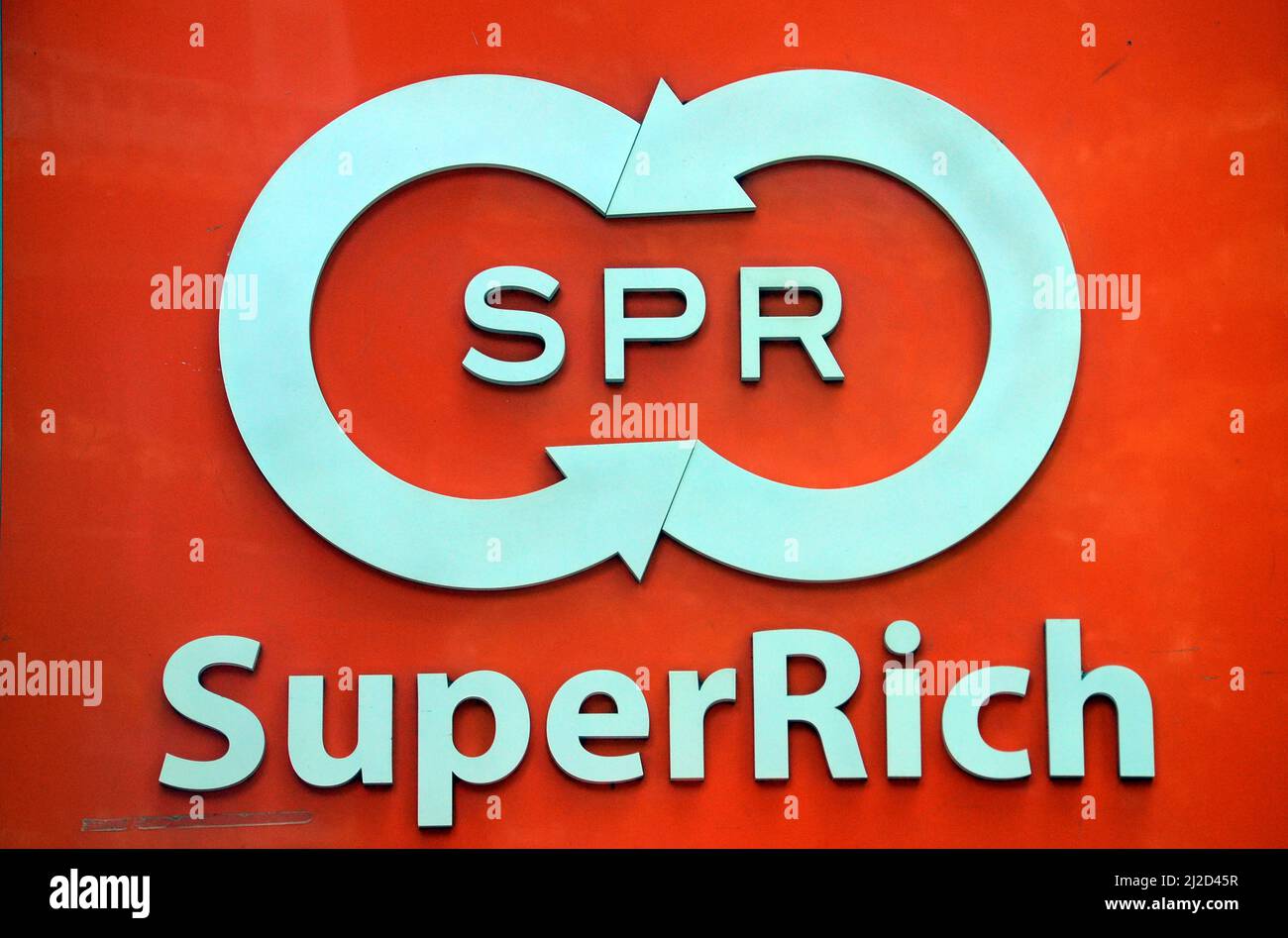Segno per pubblicizzare SuperRich, un negozio di cambio, Bangkok, Thailandia, Asia. Foto Stock