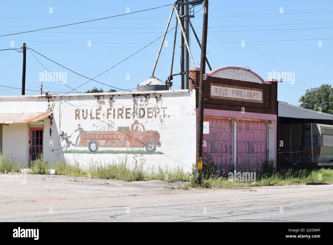 Edificio abbandonato dei vigili del fuoco a Rule Texas - Agosto 2021 Foto Stock