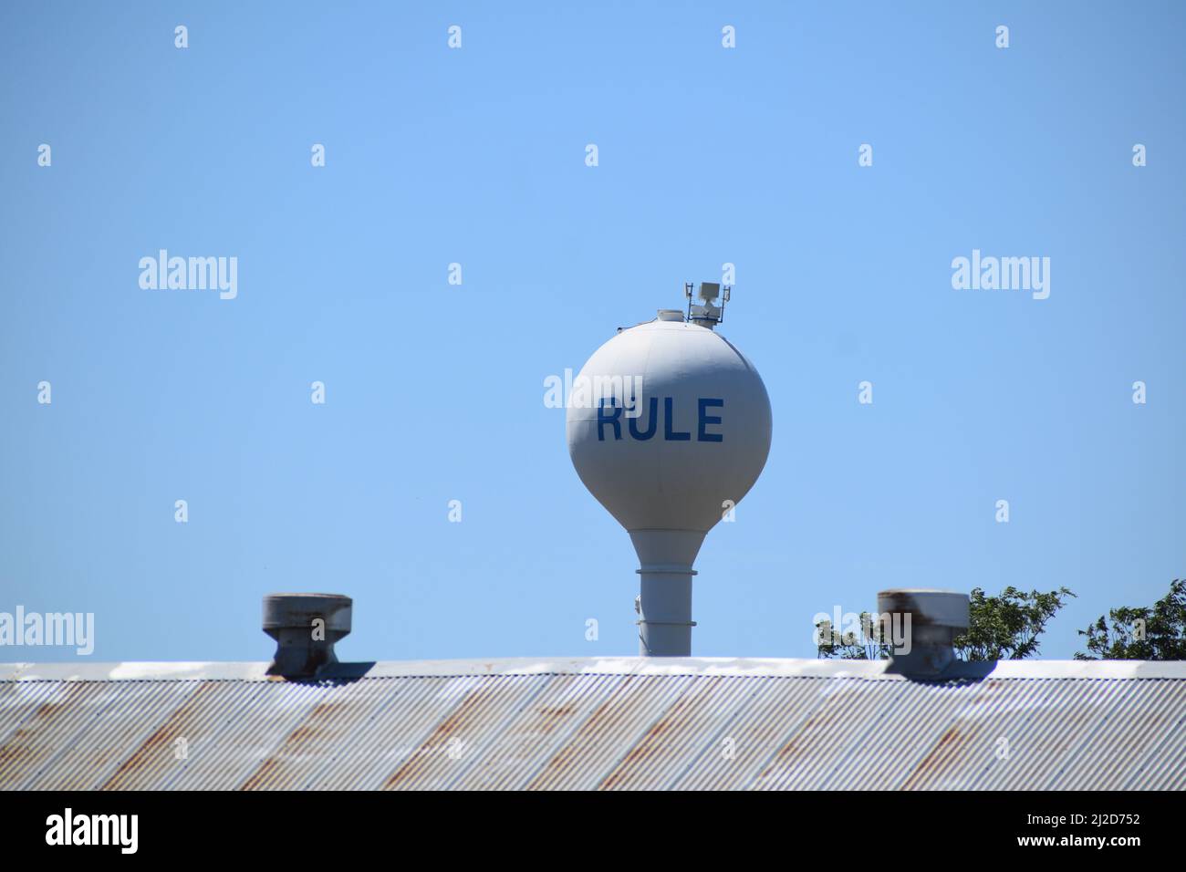 Water Tower in Rule, Texas - 2021 agosto Foto Stock