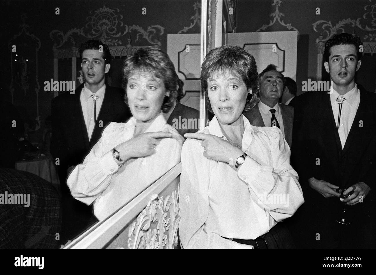 Julie Andrews e Rupert Everett, protagonista del nuovo film "Duet for One". 9th febbraio 1986. Foto Stock