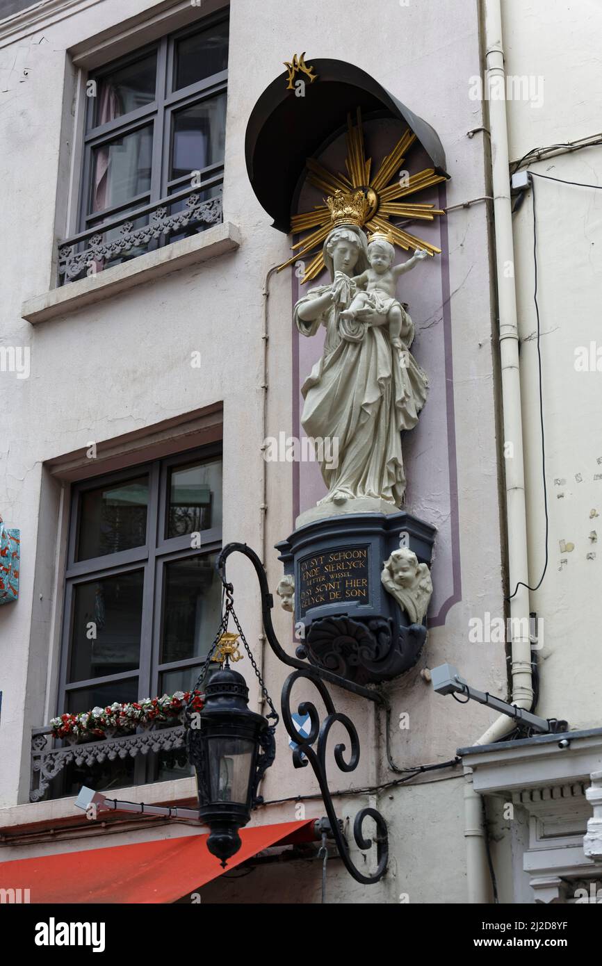 Anversa, Belgio. 23 gennaio 2020, Statua di una donna in una strada ad Anversa centeron 23 gennaio 2020 ad Anversa, Belgio..credito : Gerard Crossay/ Foto Stock