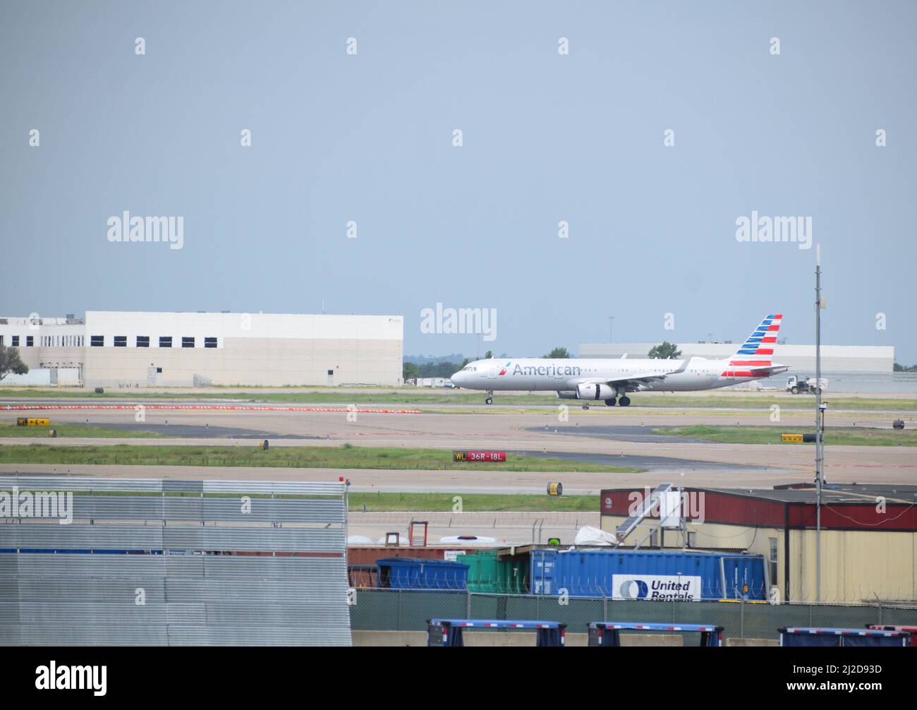 Dallas-ft. Worth Airport: Un aereo American Airlines dopo l'atterraggio all'aeroporto DFW Foto Stock