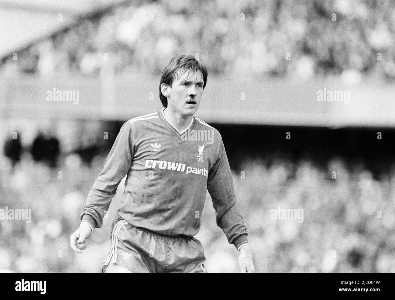 Chelsea 0-1 Liverpool, partita di campionato a Stamford Bridge, sabato 3rd maggio 1986. Liverpool Football Club, vinci l'ultima partita della stagione 1985/86 per aggiudicarti il primo titolo di divisione per un record di 16th volte. Kenny Dalglish, giocatore, manager, con il naso sanguinoso Foto Stock