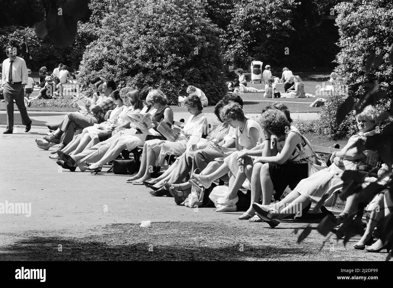 Summer Pics, Forbury Gardens, Public Park, Reading, Berkshire, Giugno 1985 Foto Stock
